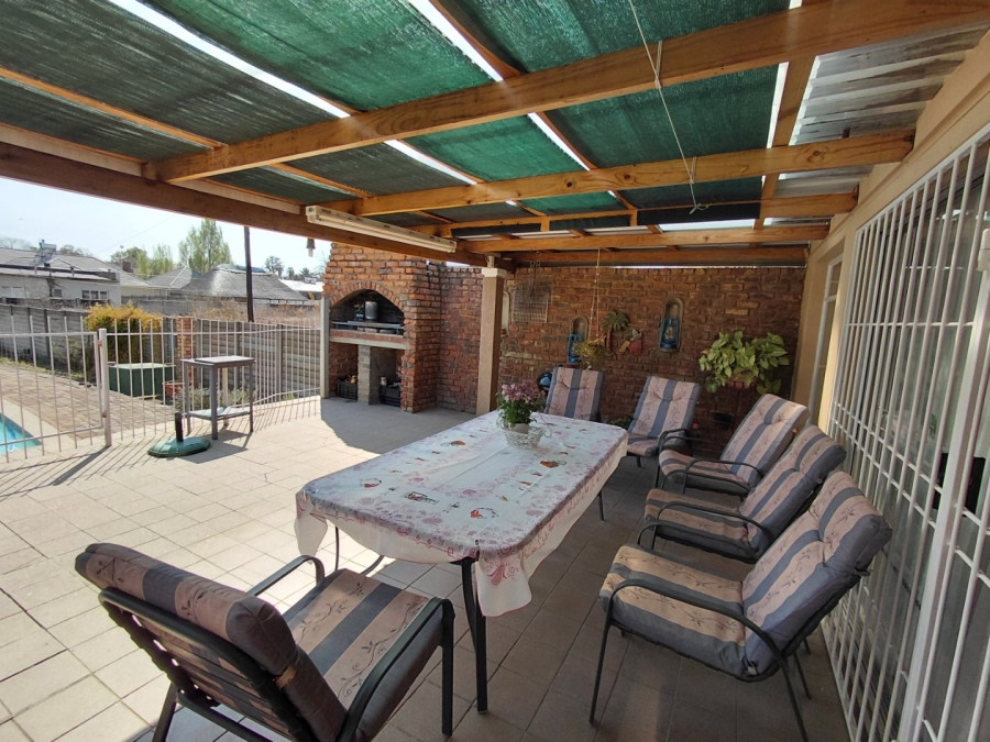 4 Bedroom Property for Sale in Wilgenhof Free State